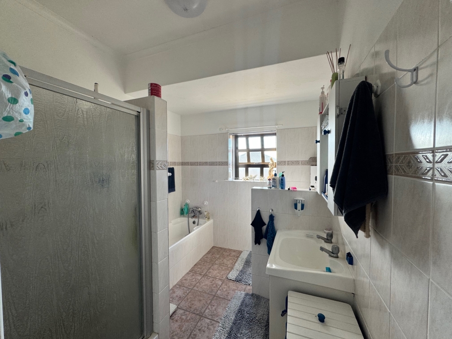 To Let 5 Bedroom Property for Rent in Stilbaai Wes Western Cape
